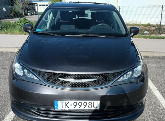 Chrysler Pacifica cena 99900 przebieg: 123000, rok produkcji 2017 z Kielce małe 631